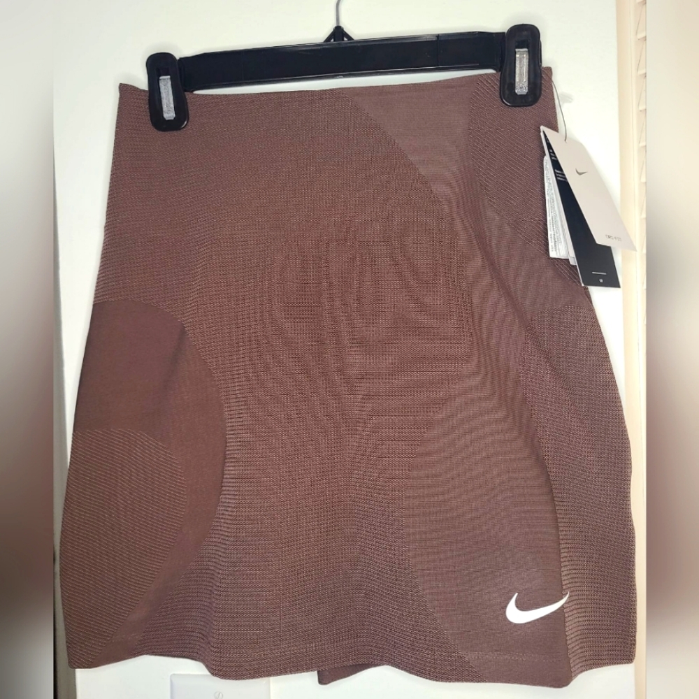 NIKE Dri-Fit UV Tour in Brown